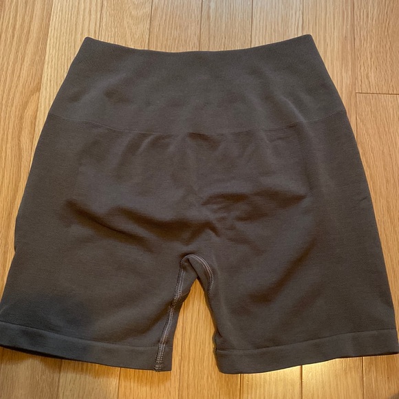 Alphalete Mocha Amplify Shorts - Picture 6 of 8